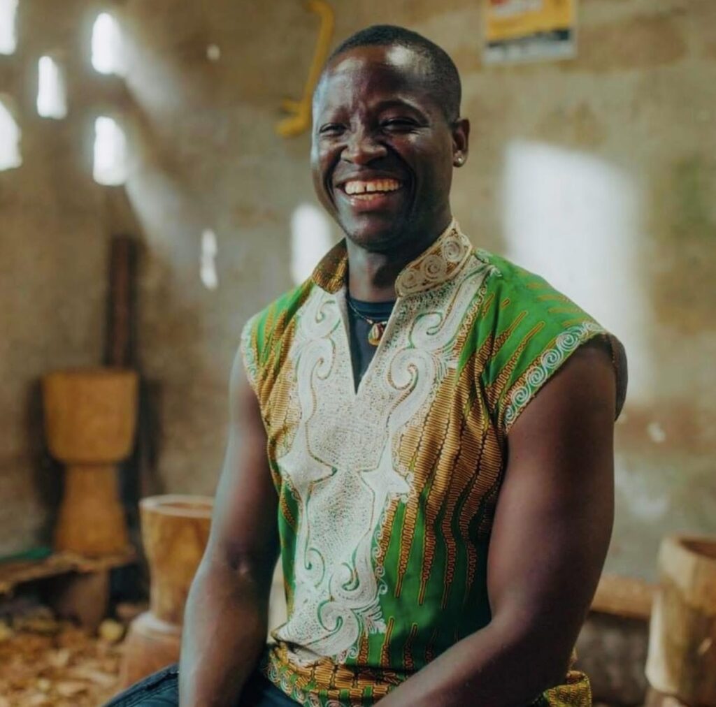 Distribution de dons par le grand maître Babara Bangoura Fakoly