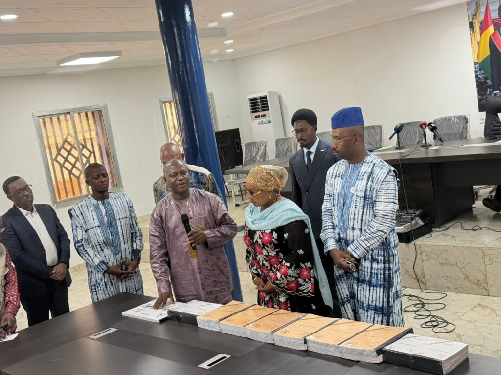 Cérémonie de Remise des Intrants d’État Civil aux Communes de Conakry