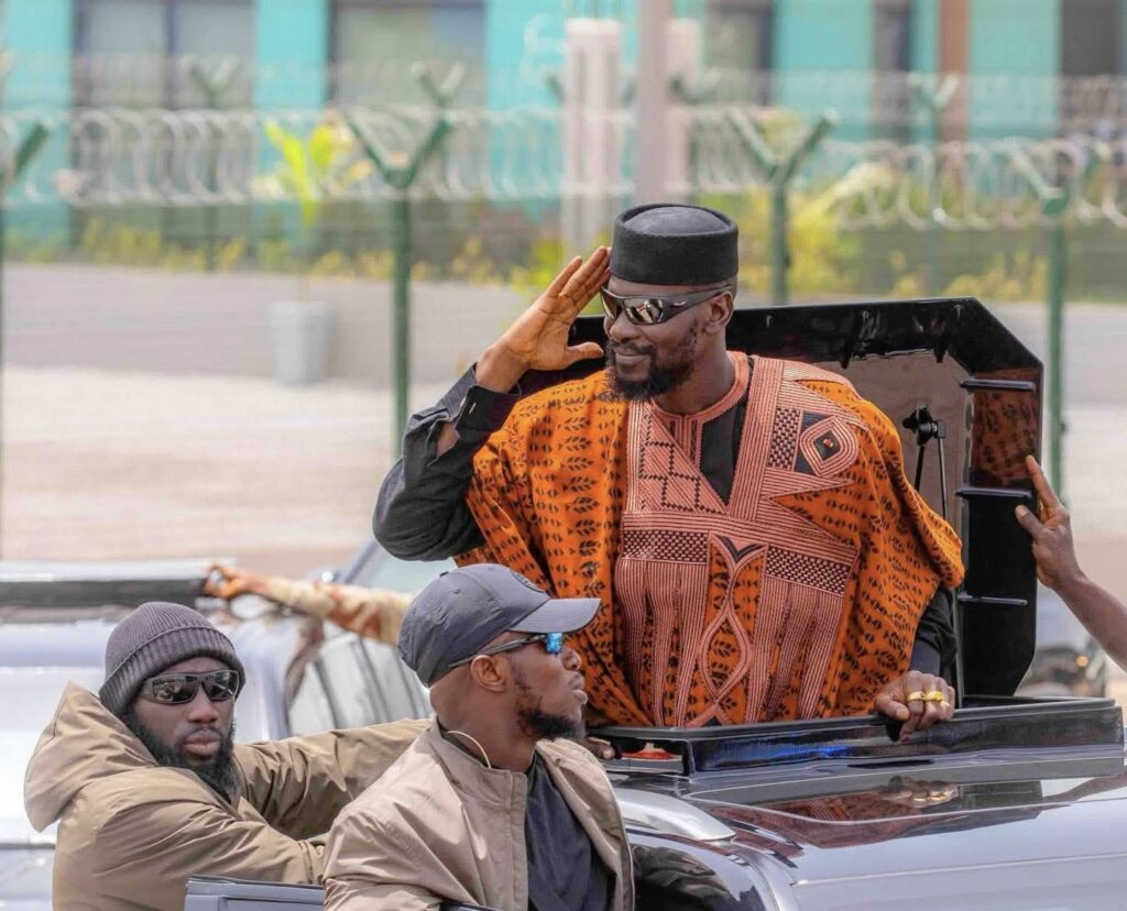 Mamady Doumbouya de retour à Conakry : une réception marquée par l’effervescence et la sécurité